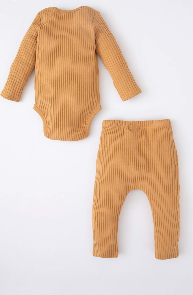 طقم مضلع برقبة مستديرة - قطعتين