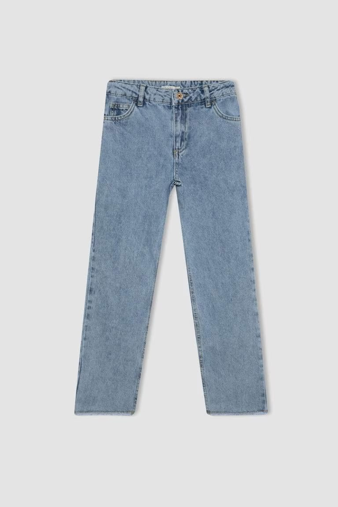بنطلون جينز بقصة مستقيمة
